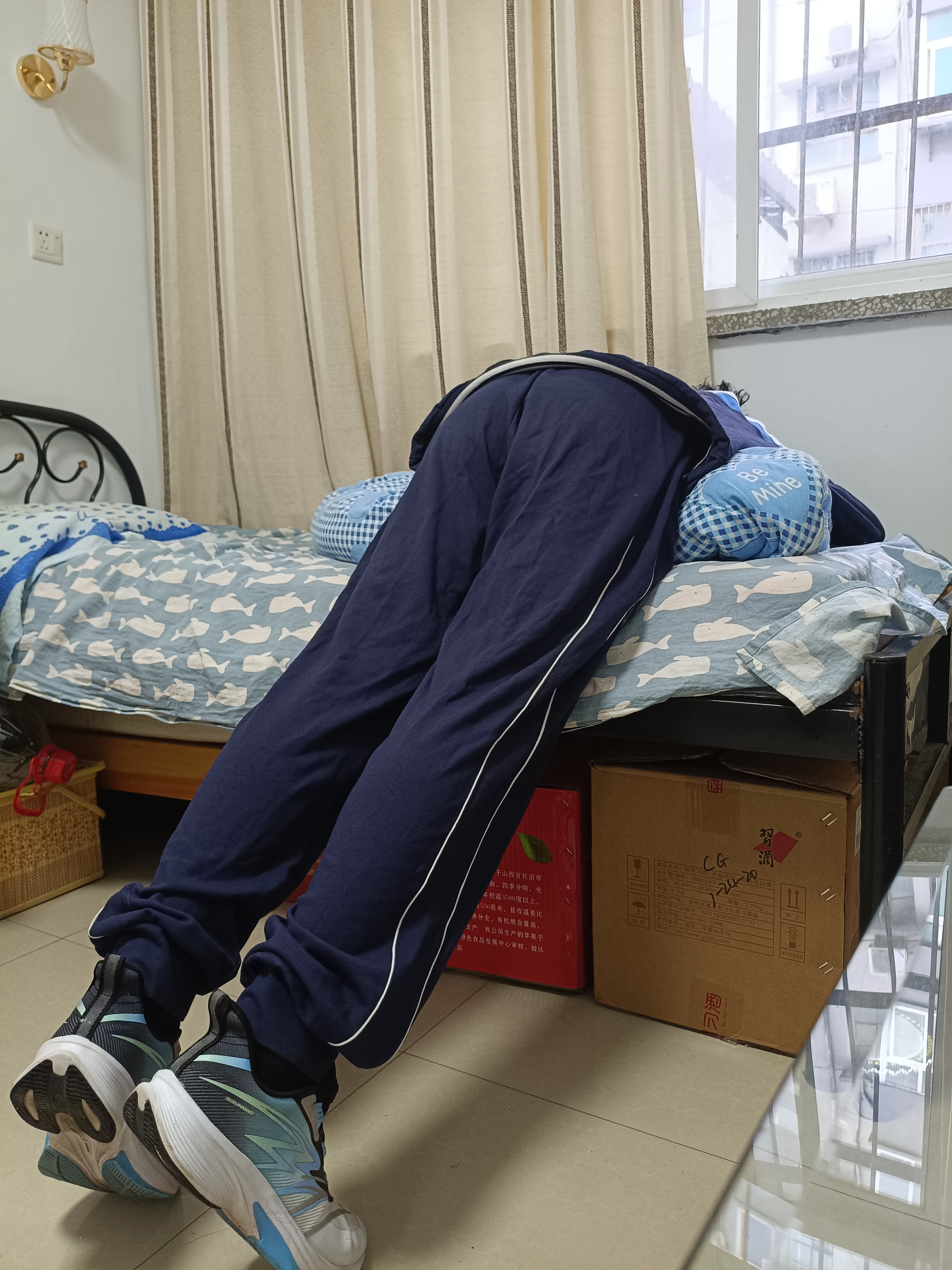 我被打屁股的第一阶段，也就是穿着裤子打